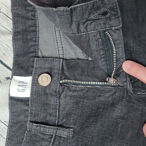 GAP Charcoal Gray Corduroy Shorts with raw hem Size 8 - Picture 8 of 10